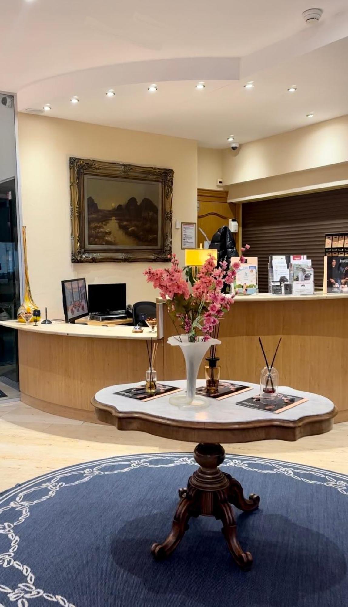 Les Reflets Jaunes Hotel