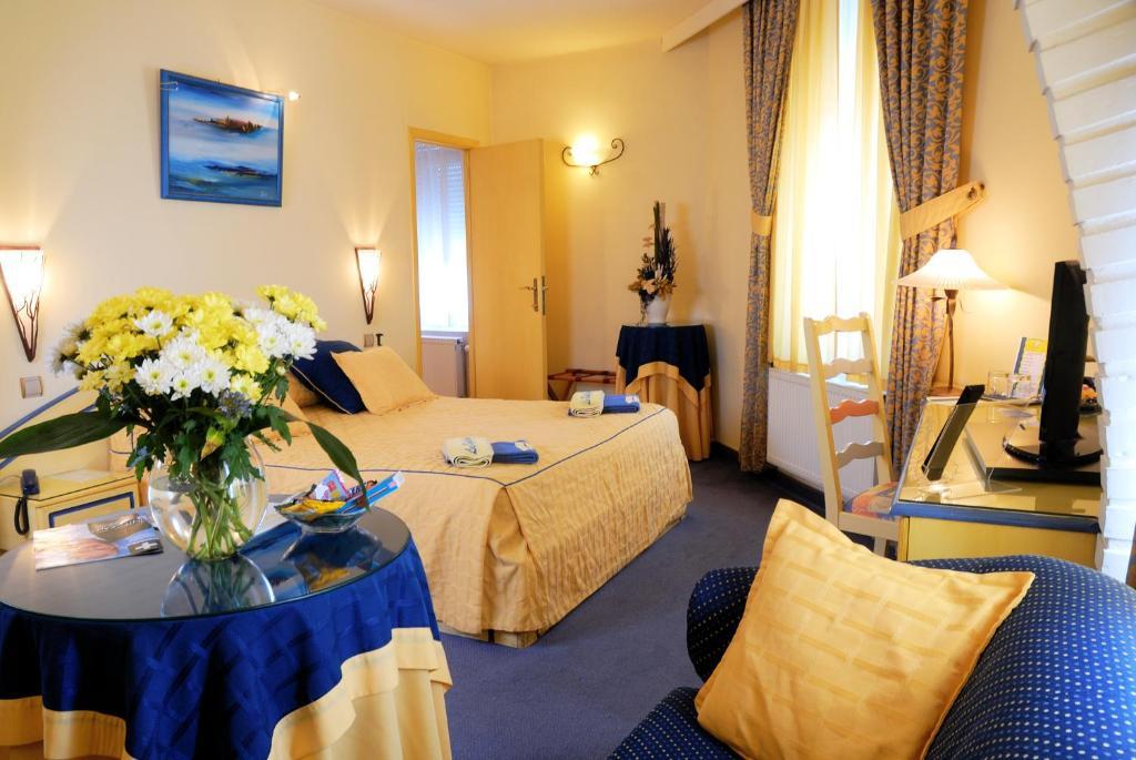 Les Reflets Jaunes Hotel